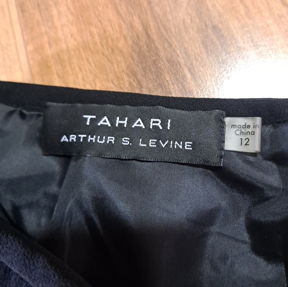 Tahari Arthur S. Levine embroidered mini skirt, black with floral, size 12 - Picture 2 of 7